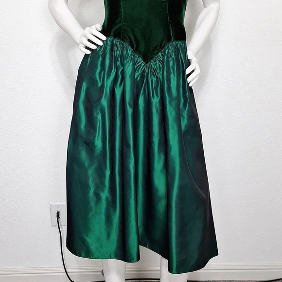Vintage Union Made Velvet Taffeta Emerald Green Unique Midi Dress Size 4P - Picture 3 of 14